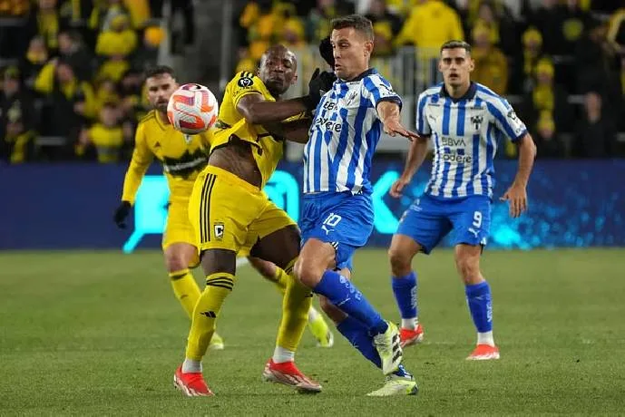 Monterrey cùng Columbus Crew