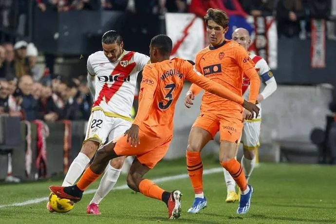 Valencia cùng Rayo Vallecano