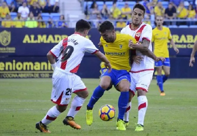 Vallecano cùng Cadiz