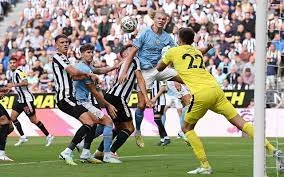Newcastle với Man City